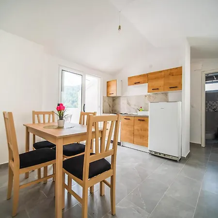 Dom wakacyjny 4 Bedroom Front In Pupnat