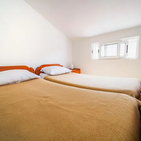 4 Bedroom Lovely Home In Pupnat * Pupnat