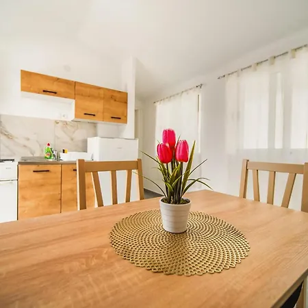 4 Bedroom Lovely Home In Pupnat Pupnat