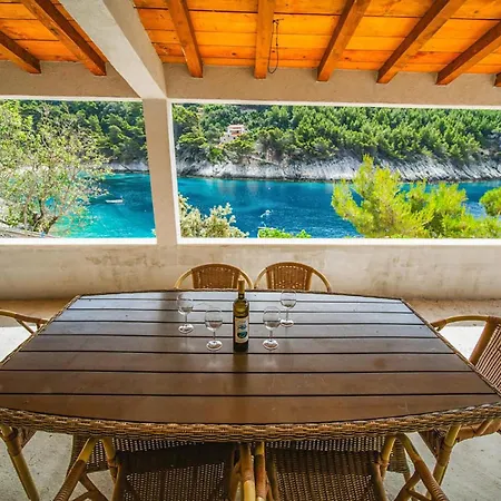 Holiday home 4 Bedroom Front In Pupnat