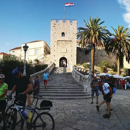 4 Bedroom Front In *